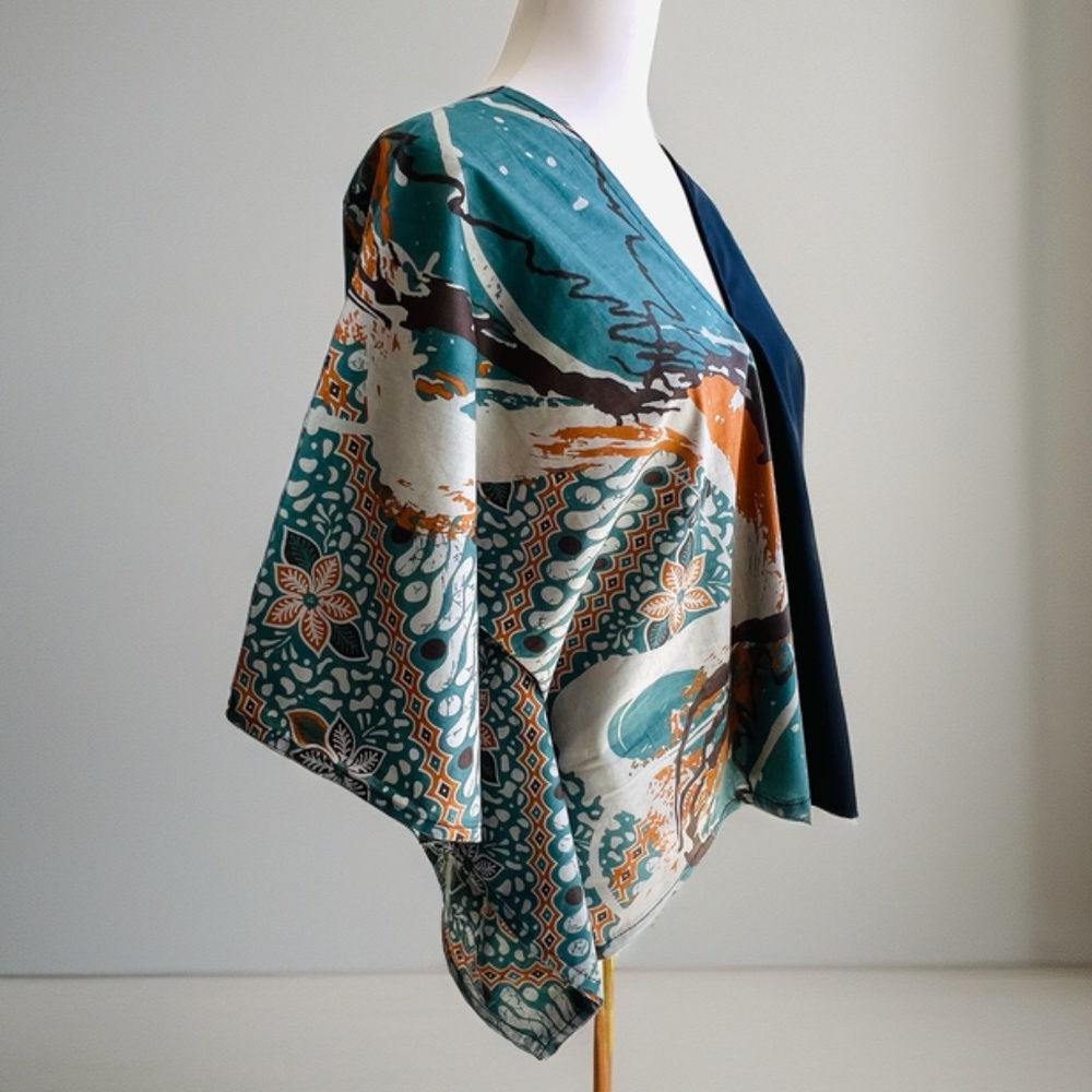 0133B / Petite Style Top, Batik Pattern Cropped Kaftan
